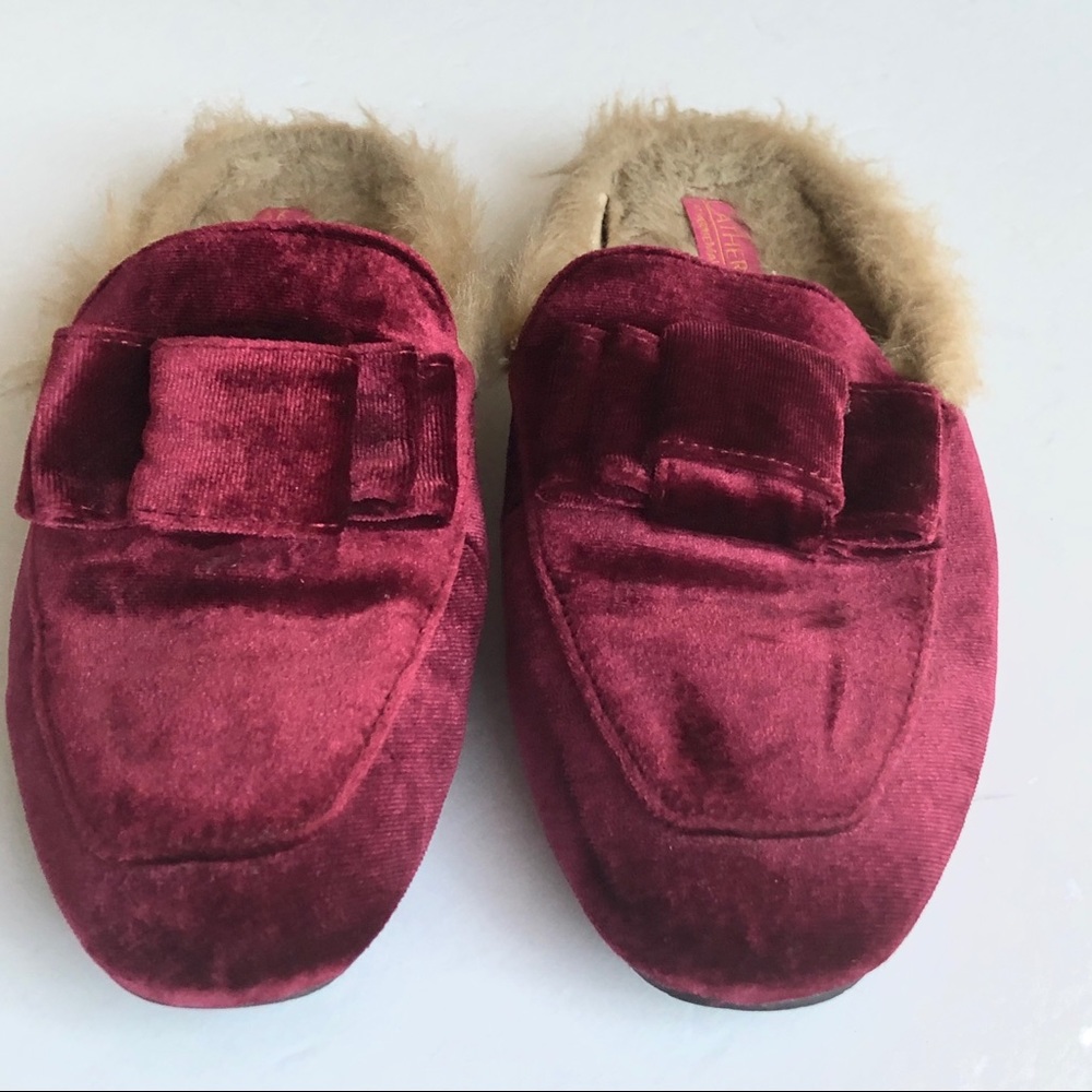 Catherine Malandrino Burgundy Velvet Shoes 7 1/2🎄 - Picture 2 of 4